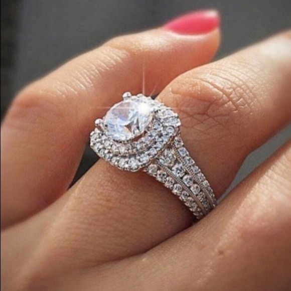 Jewelry - NEW Diamond 💎 18k White Gold Ring